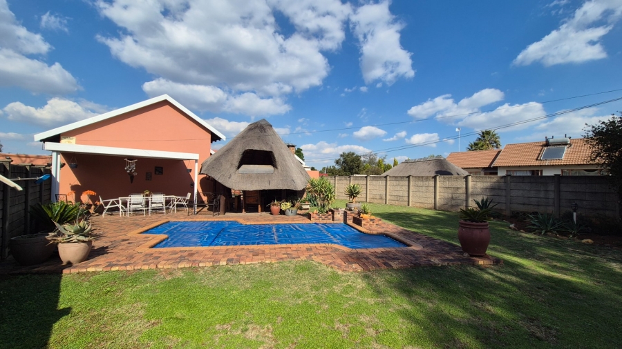 3 Bedroom Property for Sale in Roodia Free State